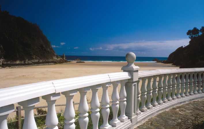Apartamentos Turisticos El Balcon De Llavandes Colombres Esterno foto